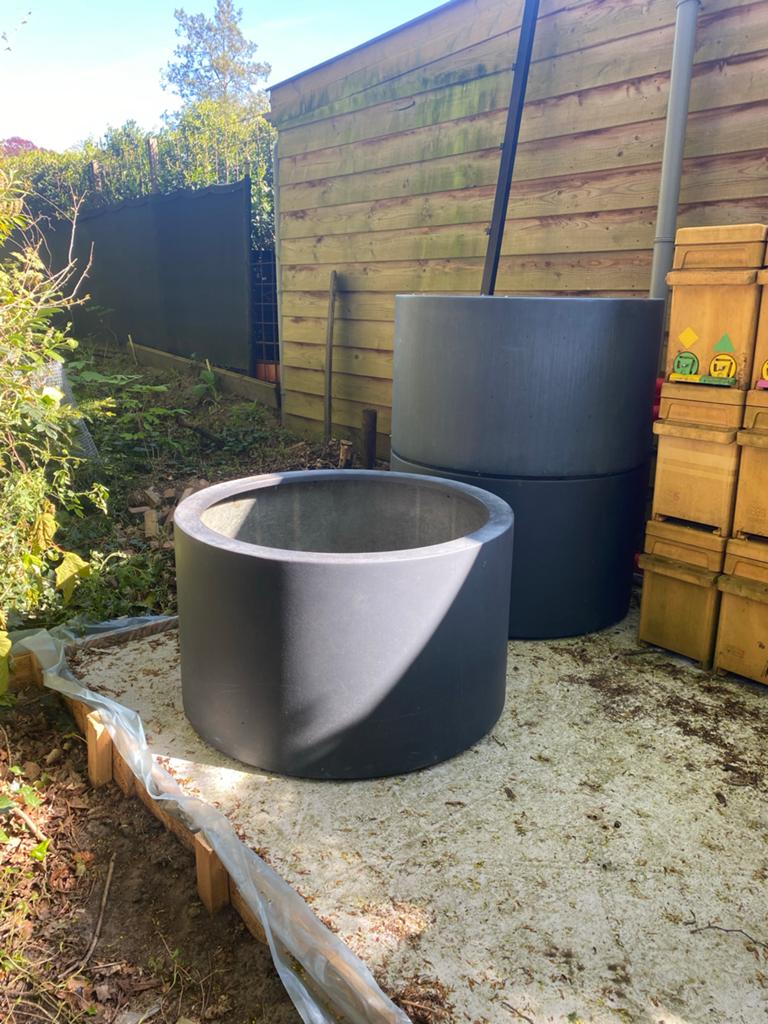 3 Grote antraciet polyester bloempotten, 60cm hoog, 1m Ø, Tuin en Terras, Bloempotten, Gebruikt, Kunststof, Tuin, 40 tot 70 cm