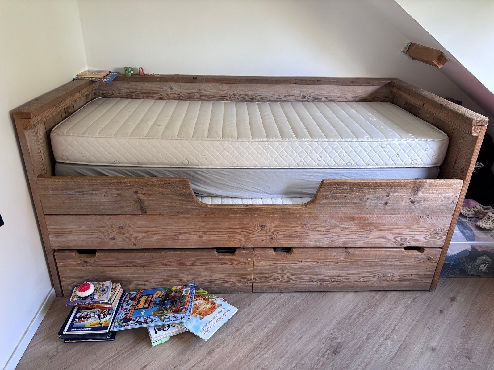 Steigerhouten bed met lades, Ophalen, Gebruikt, Eenpersoons, Bruin