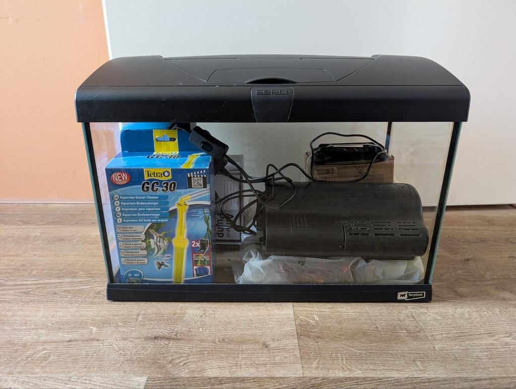 Net aquarium met alles wat je nodig hebt om op te starten, Dieren en Toebehoren, Vissen | Aquariumvissen, Vis