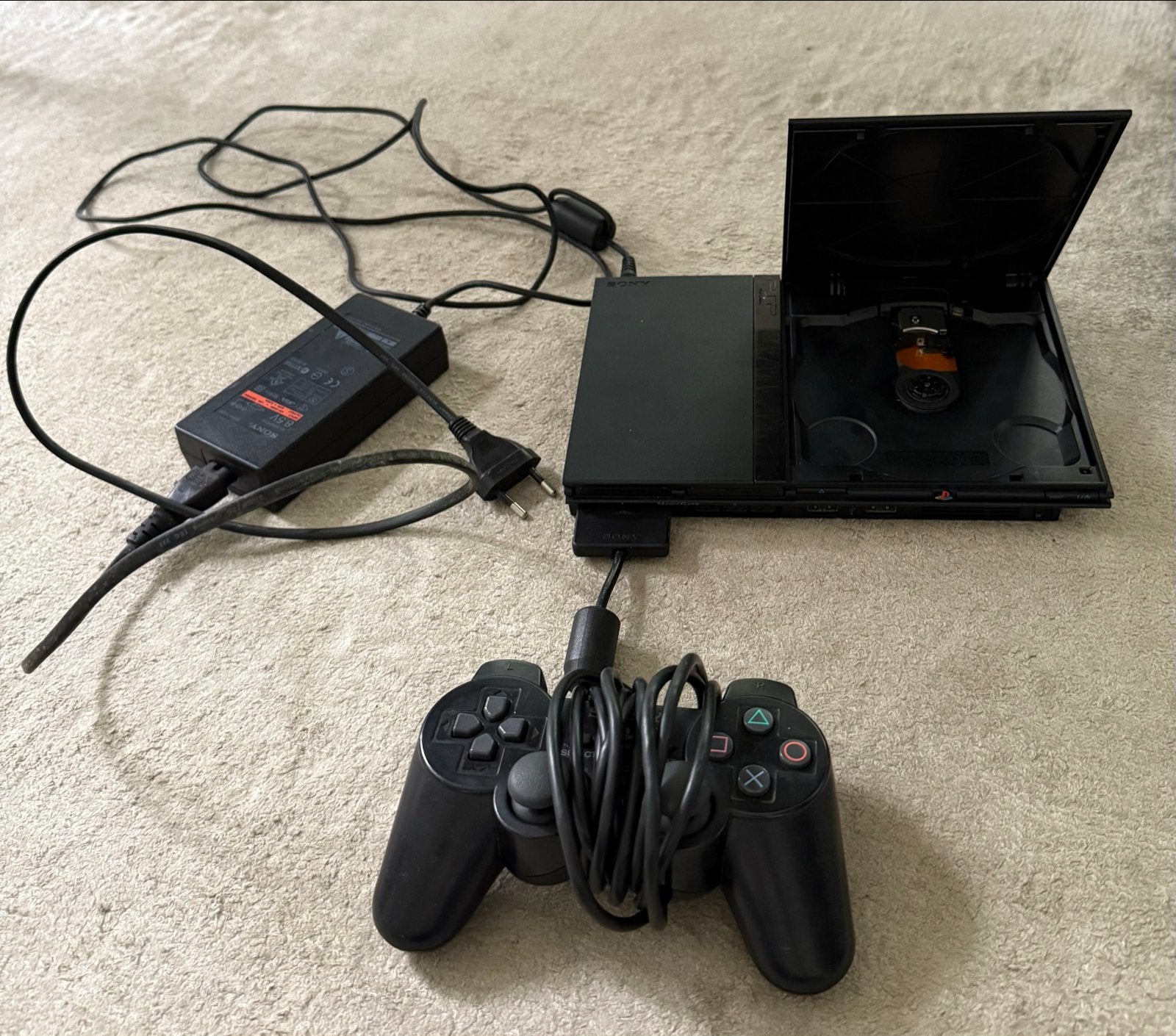 Sony PlayStation 2 Slim met controller en adapter, Spelcomputers en Games, Spelcomputers | Sony PlayStation 2, Gebruikt, Zwart