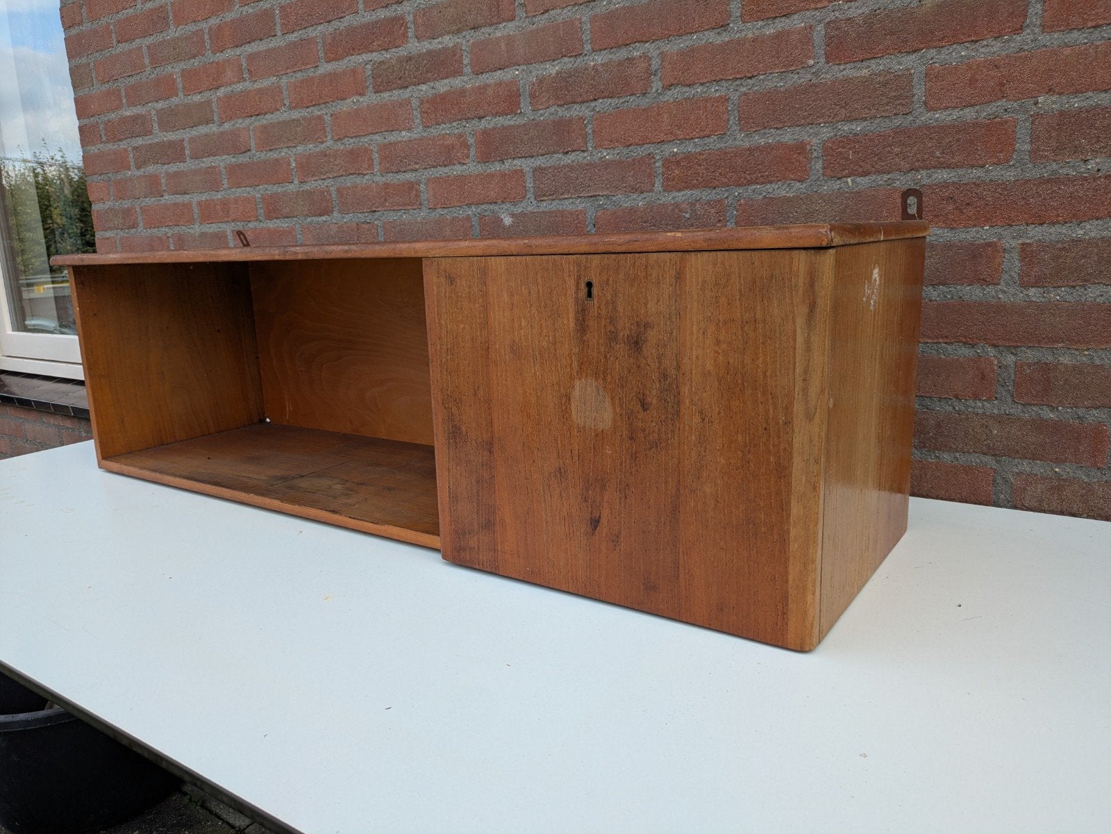 Foto 4 van vintage wandkast wandmeubel met klep opknapper retro