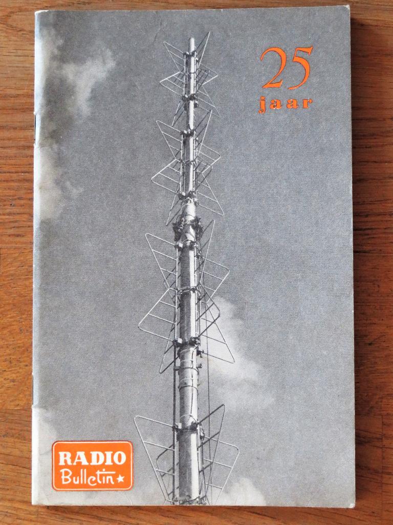 J Corver Jubileumboekje 25 jaar Tijdschrift Radio Bulletin, Ophalen of Verzenden, Gelezen