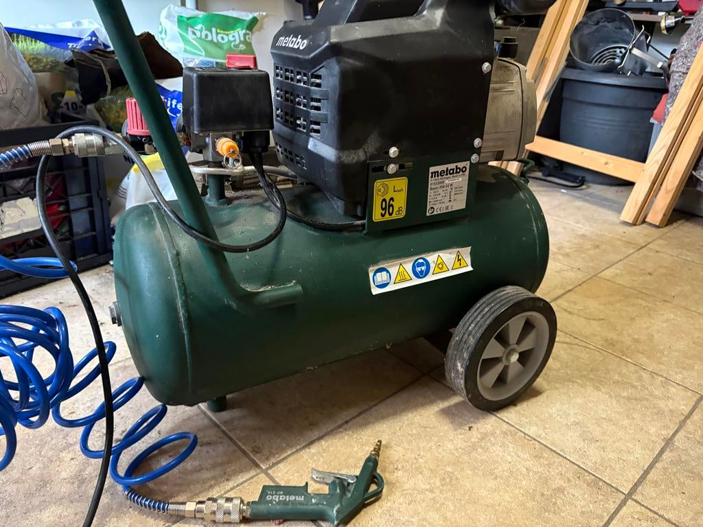 Metabo Basic 250-24 W Compressor, Doe-het-zelf en Verbouw, Ophalen, Gebruikt, 6 tot 10 bar, 200 tot 400 liter/min