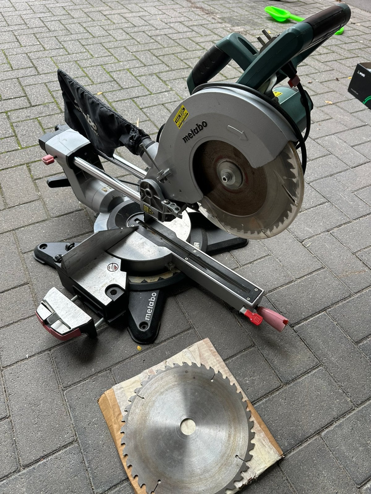 Metabo afkortzaag met slee zaagblad 254mm, Ophalen, 70 mm of meer, Zo goed als nieuw, Afkortzaag