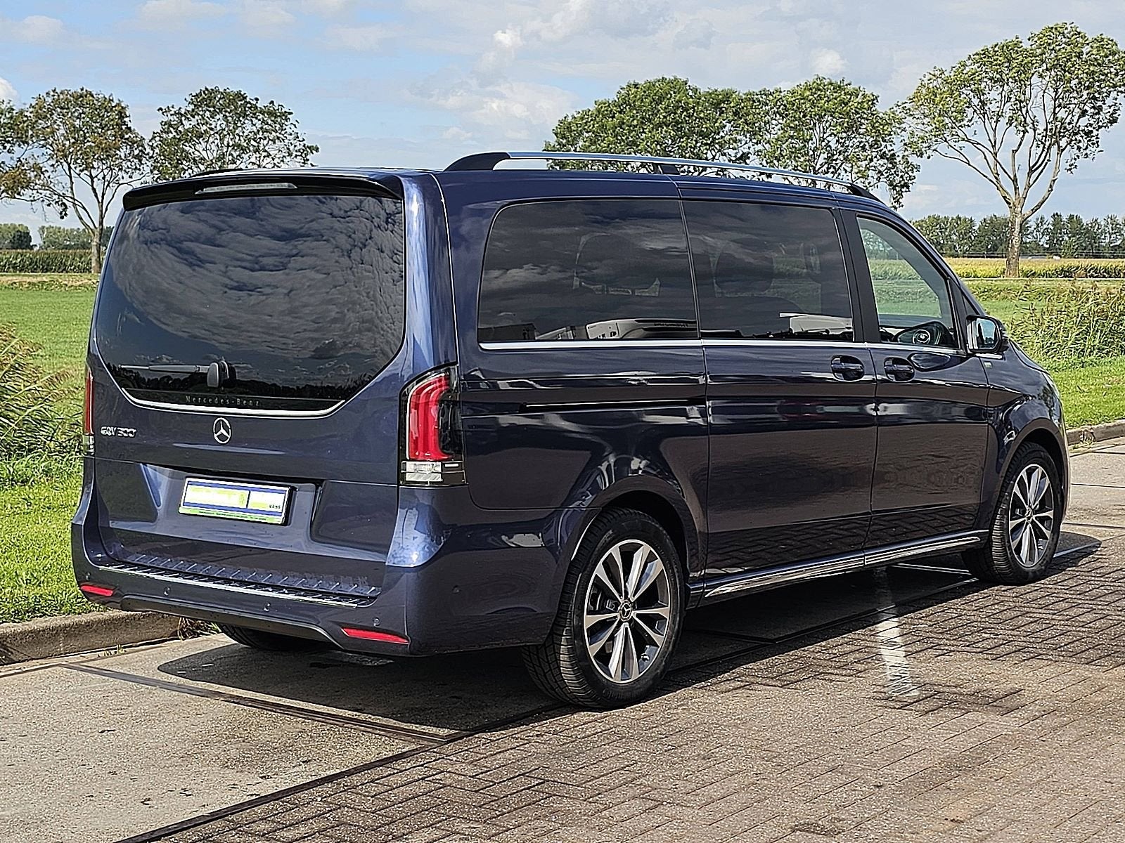 MERCEDES-BENZ EQV 300 wltp 364 kms, Auto's, Automaat, Gebruikt, Blauw, 204 pk