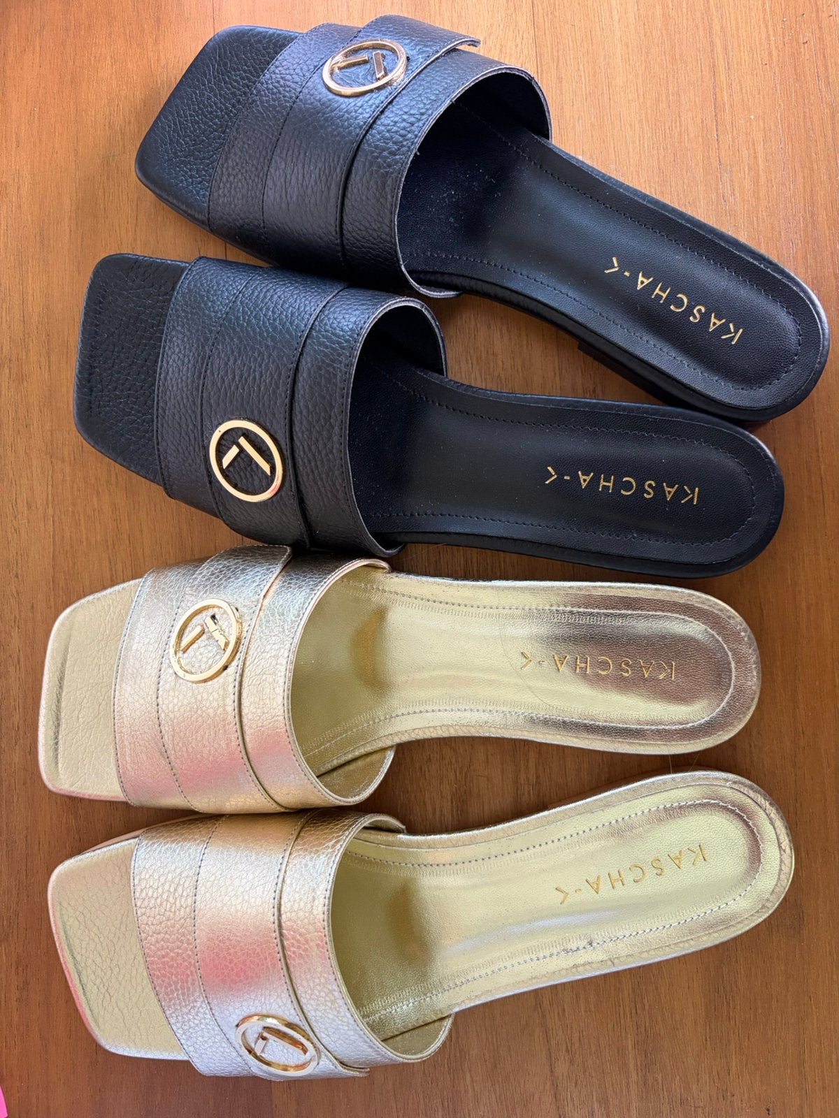 Nieuwe leren slippers Kascha, goud en zwart, Slippers, Zwart, Nieuw, Ophalen of Verzenden