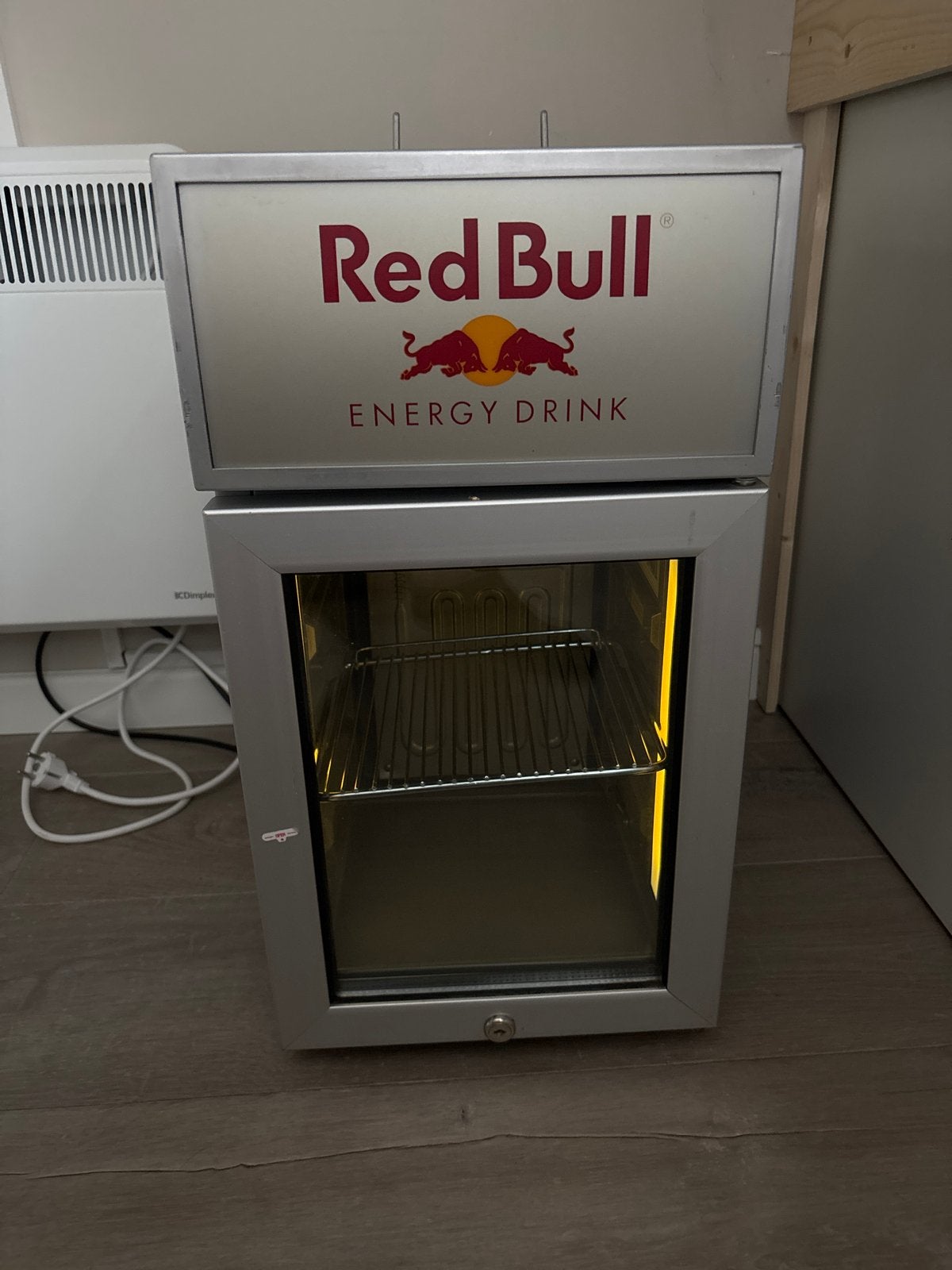 Red Bull mini koelkast - Perfect voor dranken, Minder dan 45 cm, Minder dan 75 liter, Ophalen, 85 tot 120 cm