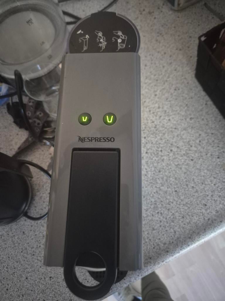 Nespresso Krups Essenza mini Koffiezetapparaat - Grijs, Witgoed en Apparatuur, Koffiezetapparaten, Gebruikt, Koffiemachine, Ophalen of Verzenden