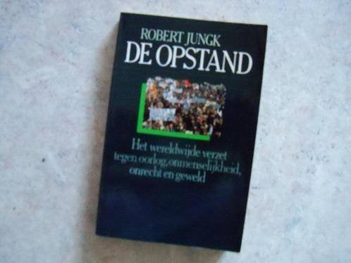 De opstand,; verzet tegen oorlog, geweld, onrecht, Maatschappij en Samenleving, Ophalen of Verzenden, Zo goed als nieuw, Robert Junck