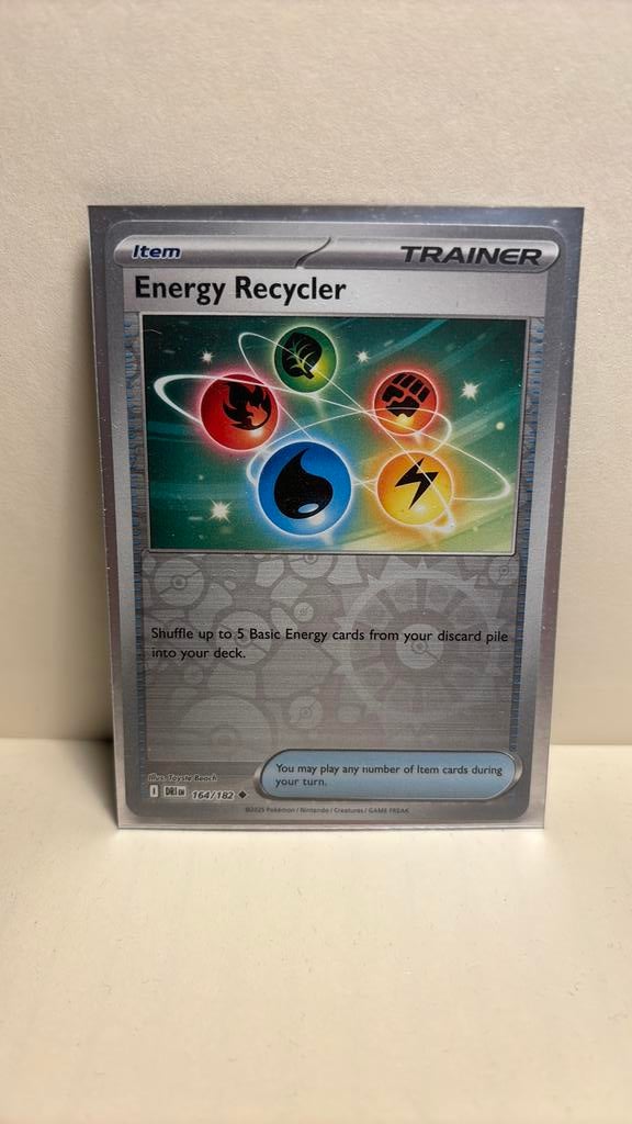 Trainer Energy Recycler 164/182 reverse holo destined rivals, Ophalen of Verzenden, Nieuw, Boosterbox