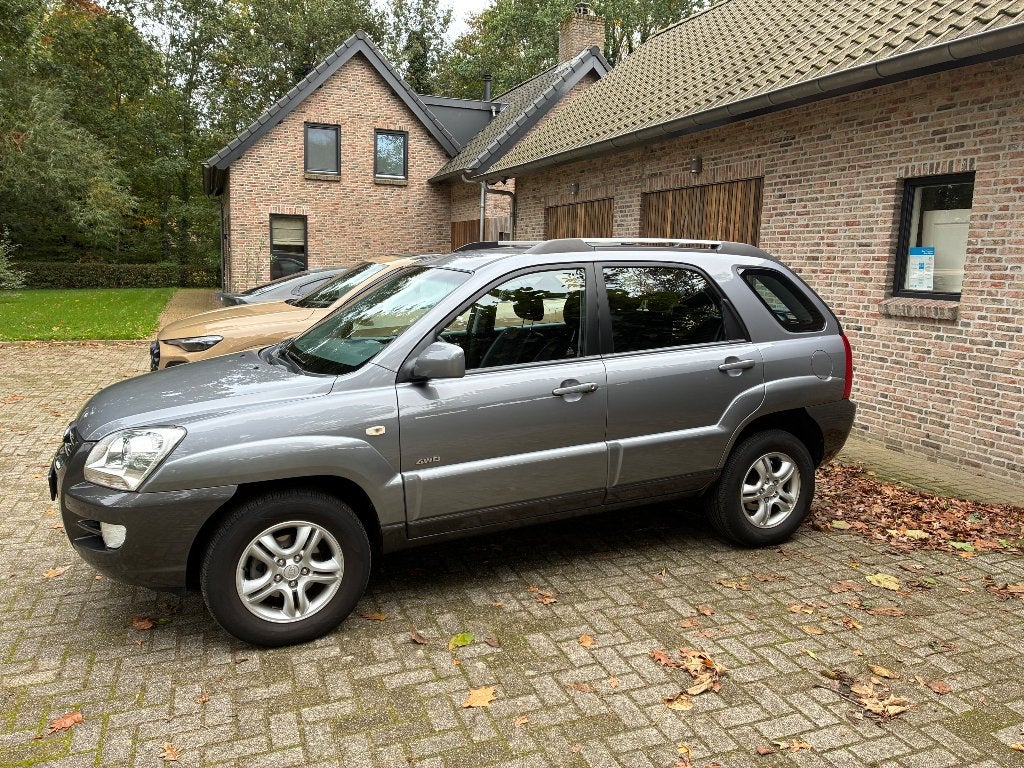 Kia Sportage 2.7 4WD AUT 2005 Grijs, Auto's, Automaat, Dealer onderhouden, Zwart, Vierwielaandrijving