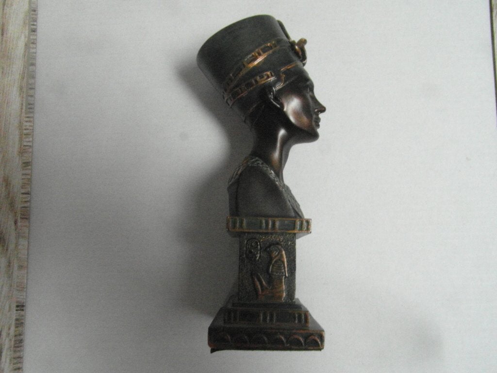 buste Nefertete mooi uitgewerkt, collectie boeken over Egypt, Ophalen of Verzenden, Zo goed als nieuw