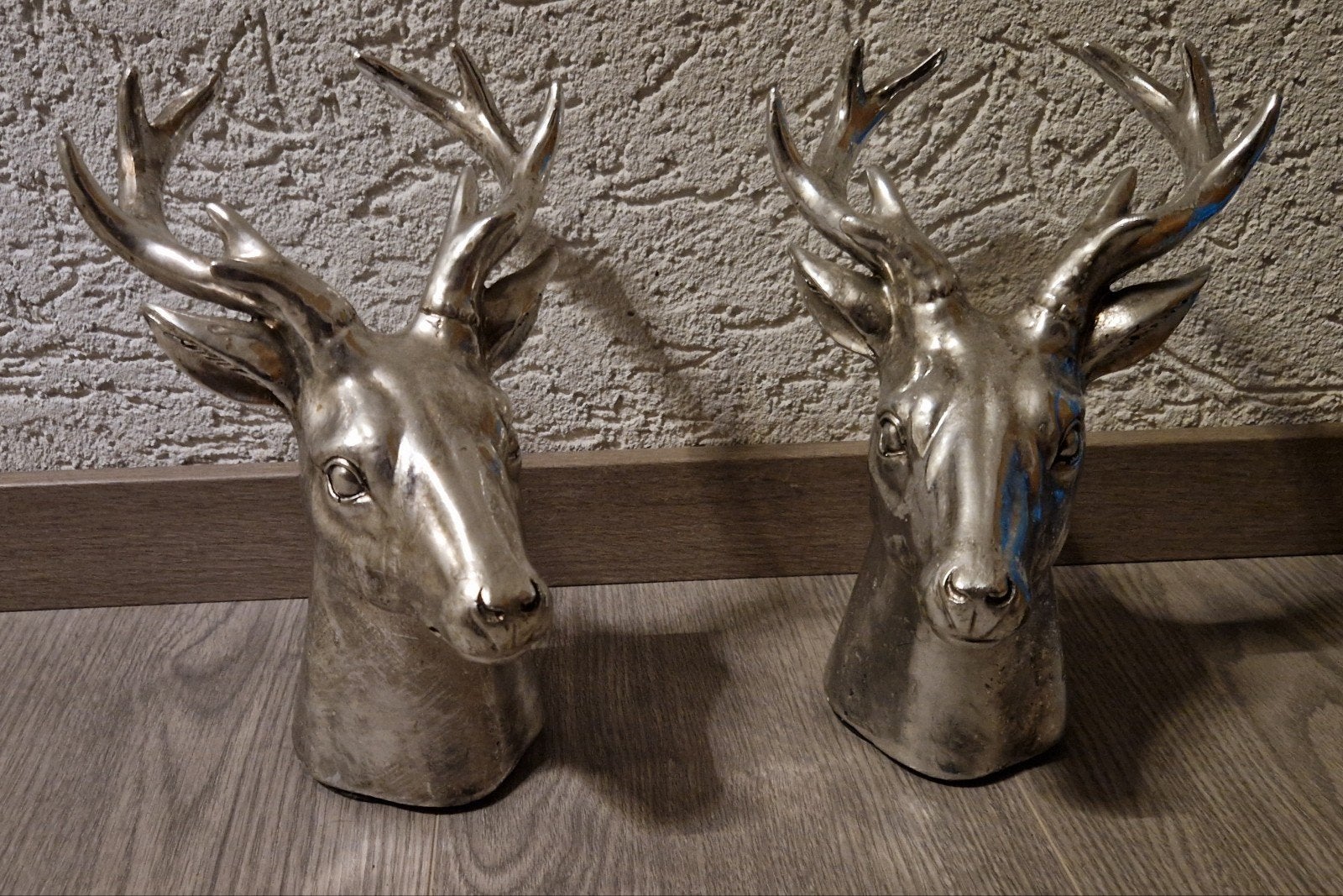 Set van 2 zilverkleurige hertenkoppen - Decoratie, Ophalen of Verzenden, Zo goed als nieuw, Zilver, Metaal