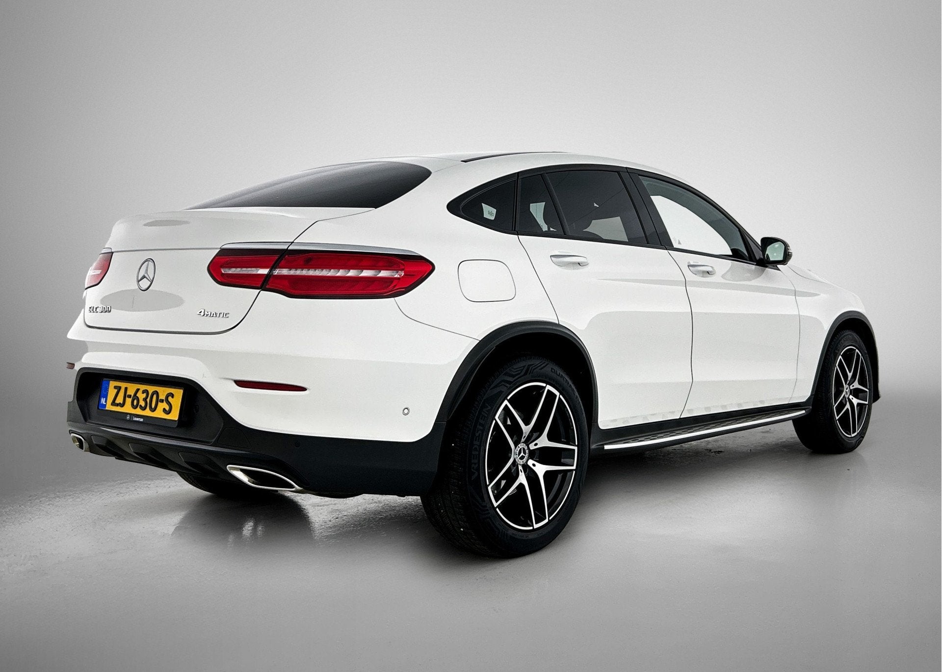 Mercedes-Benz GLC-Coupé 300 4-MATIC AMG | Night pakket | Sc, Auto's, 12 maanden, Gebruikt, 4 cilinders, Wit
