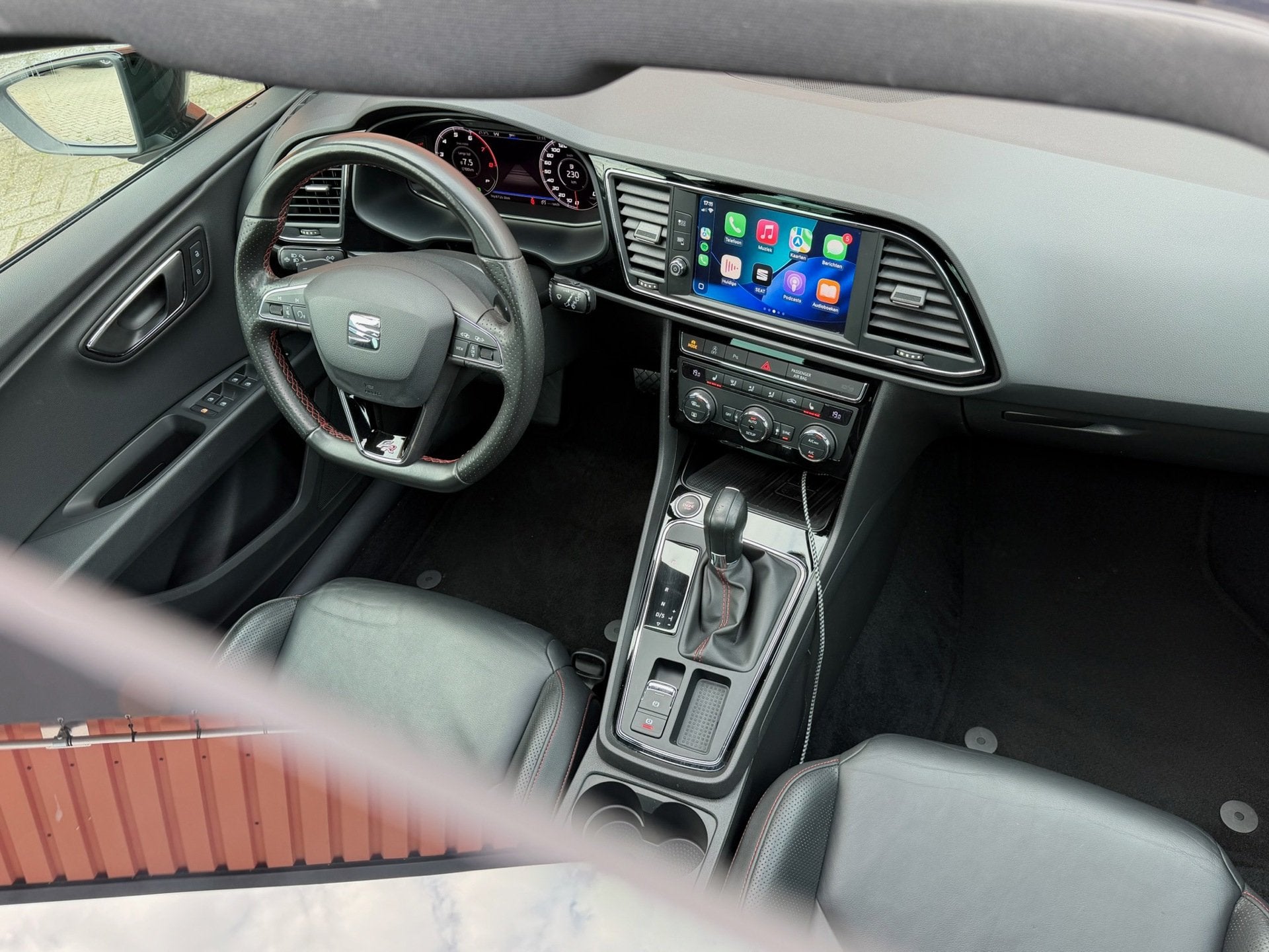 Seat Leon 1.5 TSI FR Pano Virtual Beats Carplay Keyless Leer, Auto's, Seat, Zwart, 4 cilinders, 150 pk, Leon