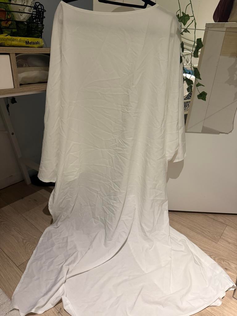 Elegante witte jurk met sleep, maat M, Kleding | Dames, Jurken, Maat 38/40 (M), Wit, Ophalen of Verzenden, Zo goed als nieuw