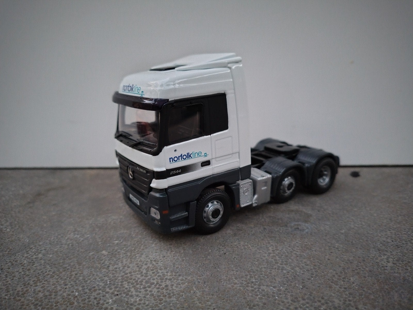 Corgi Mercedes Actros Norfolkline vrachtwagen model, Hobby en Vrije tijd, Modelauto's | 1:50, Ophalen of Verzenden, Zo goed als nieuw