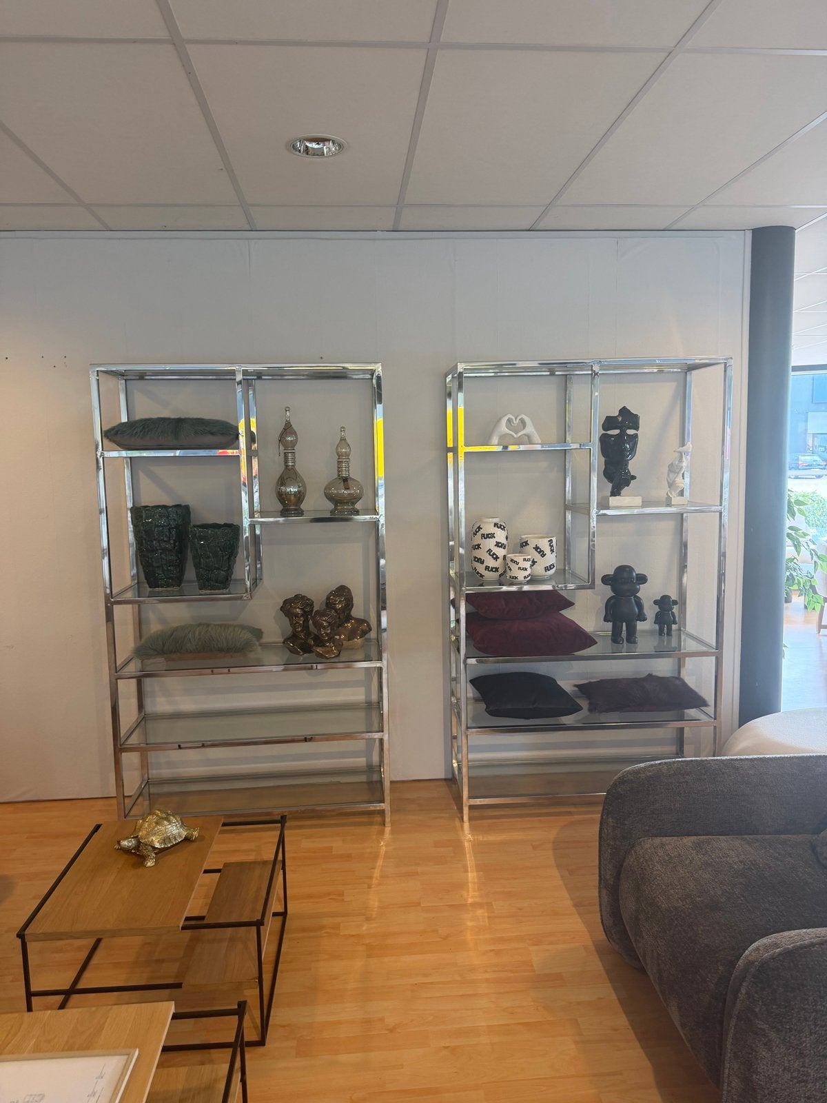 Richmond zilveren vakkenkast met glazen platen, Ophalen, Met plank(en), 100 tot 150 cm, Zo goed als nieuw
