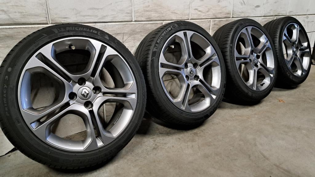 Lichtmetalen velgen Clio 3 GT velgen 205/45/17 Modus Megane, Auto-onderdelen, Banden en Velgen, Gebruikt, Banden en Velgen, 17 inch