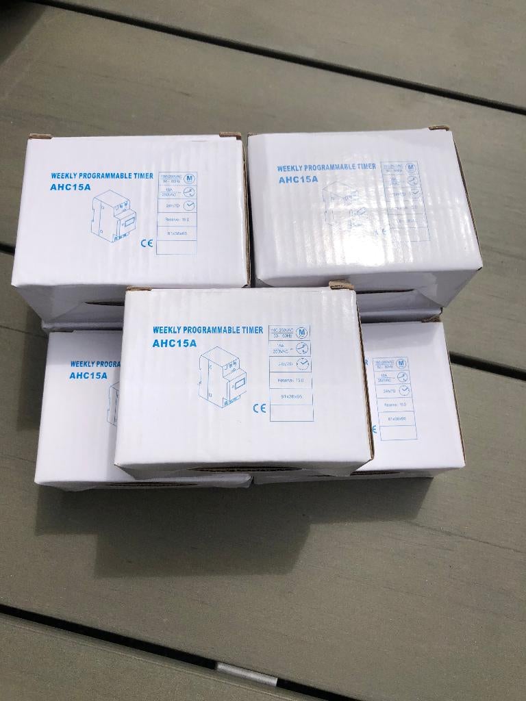 Digitale tijdklokken 16A. 3 stuks nieuw in doosjes, Hobby en Vrije tijd, Ophalen of Verzenden, Nieuw