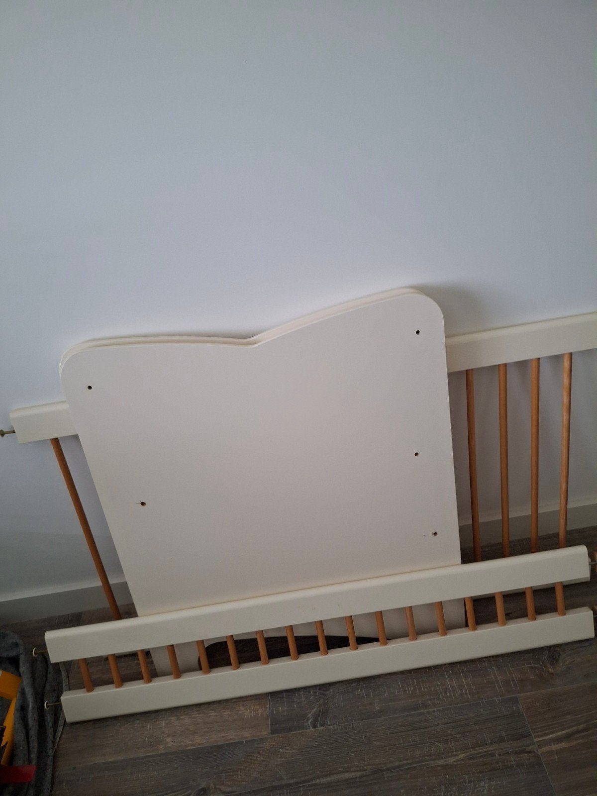Wit ledikant met lattenbodem en matras, Kinderen en Baby's, Babywiegjes en Ledikanten, Ophalen, Gebruikt, Ledikant