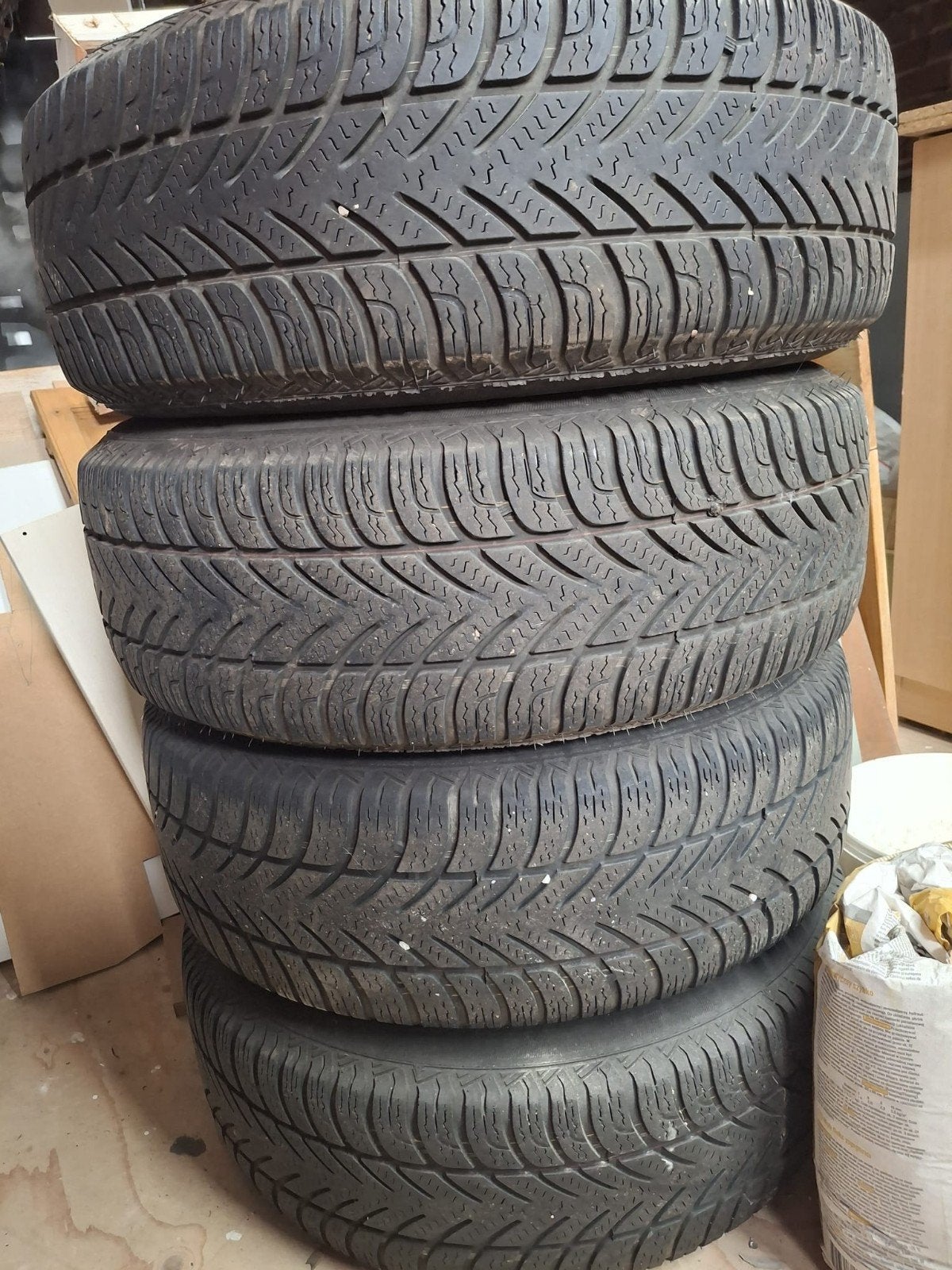 Winterbanden op aluminium velgen 215/85 R16 5x114,3 ET40, Ophalen, Gebruikt