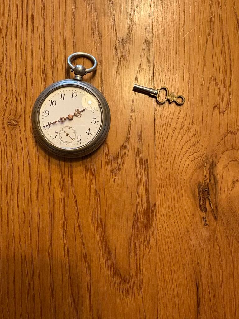 Antiek Zakhorloge met Sleutel - Zilverkleurig, Sieraden, Tassen en Uiterlijk, Horloges | Antiek, Overige merken, Overige materialen