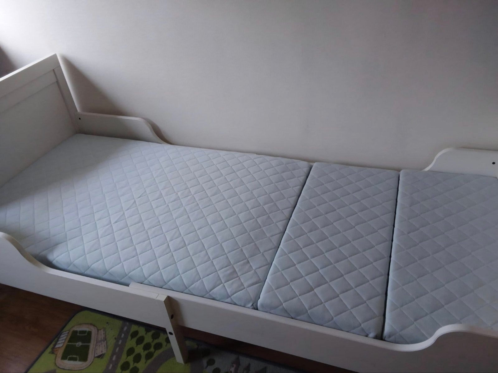 Meegroeibed Ikea SUNDVIK, Ophalen, 70 tot 85 cm, Zo goed als nieuw, Matras