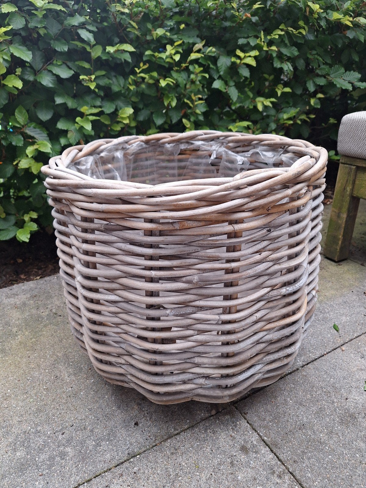 Rotan bloempot/mand intratuin, Ophalen, Zo goed als nieuw, Rond