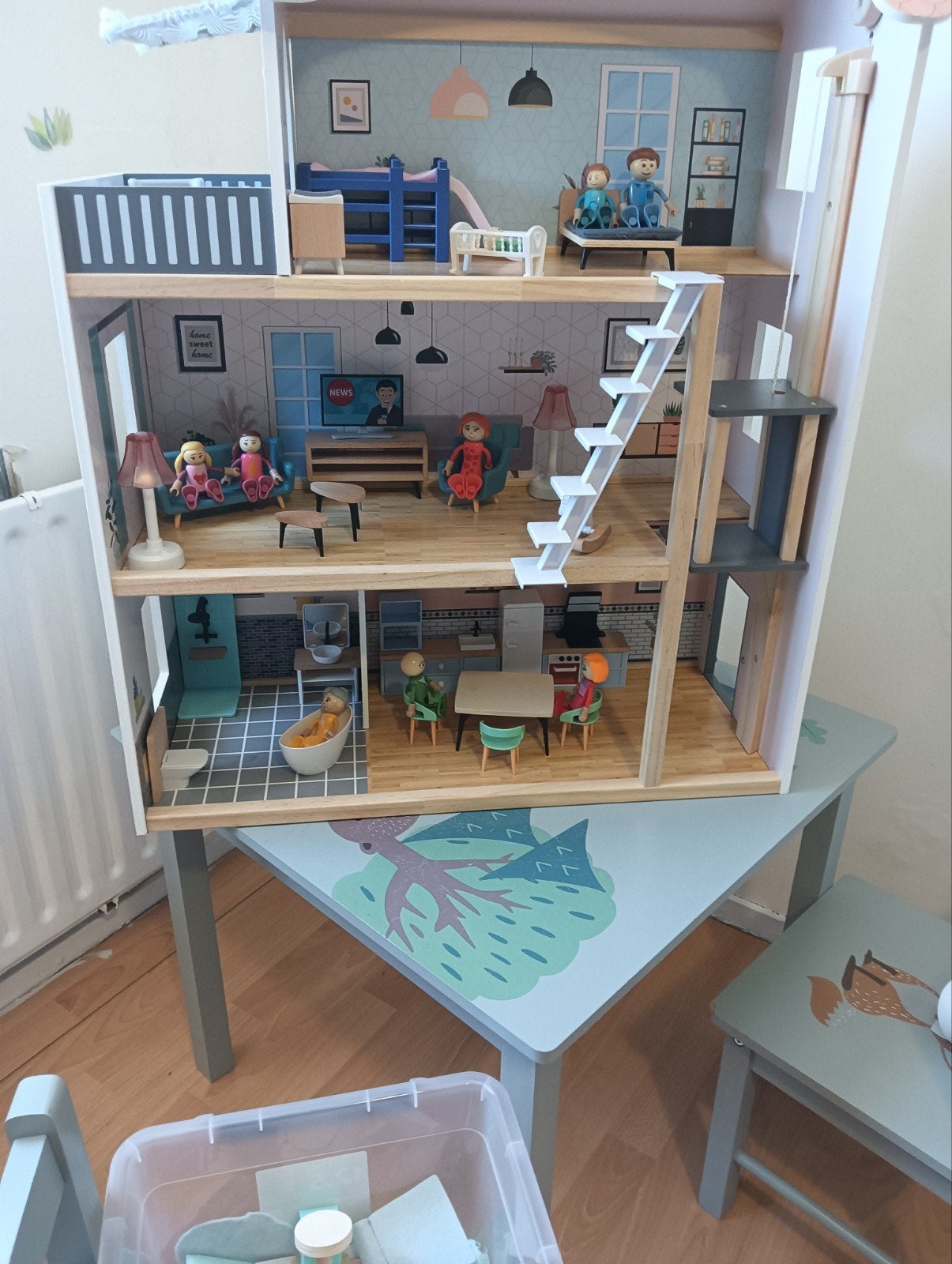 Groot Houten Poppenhuis met Meubels en Poppen, Ophalen, Zo goed als nieuw, Poppenhuis