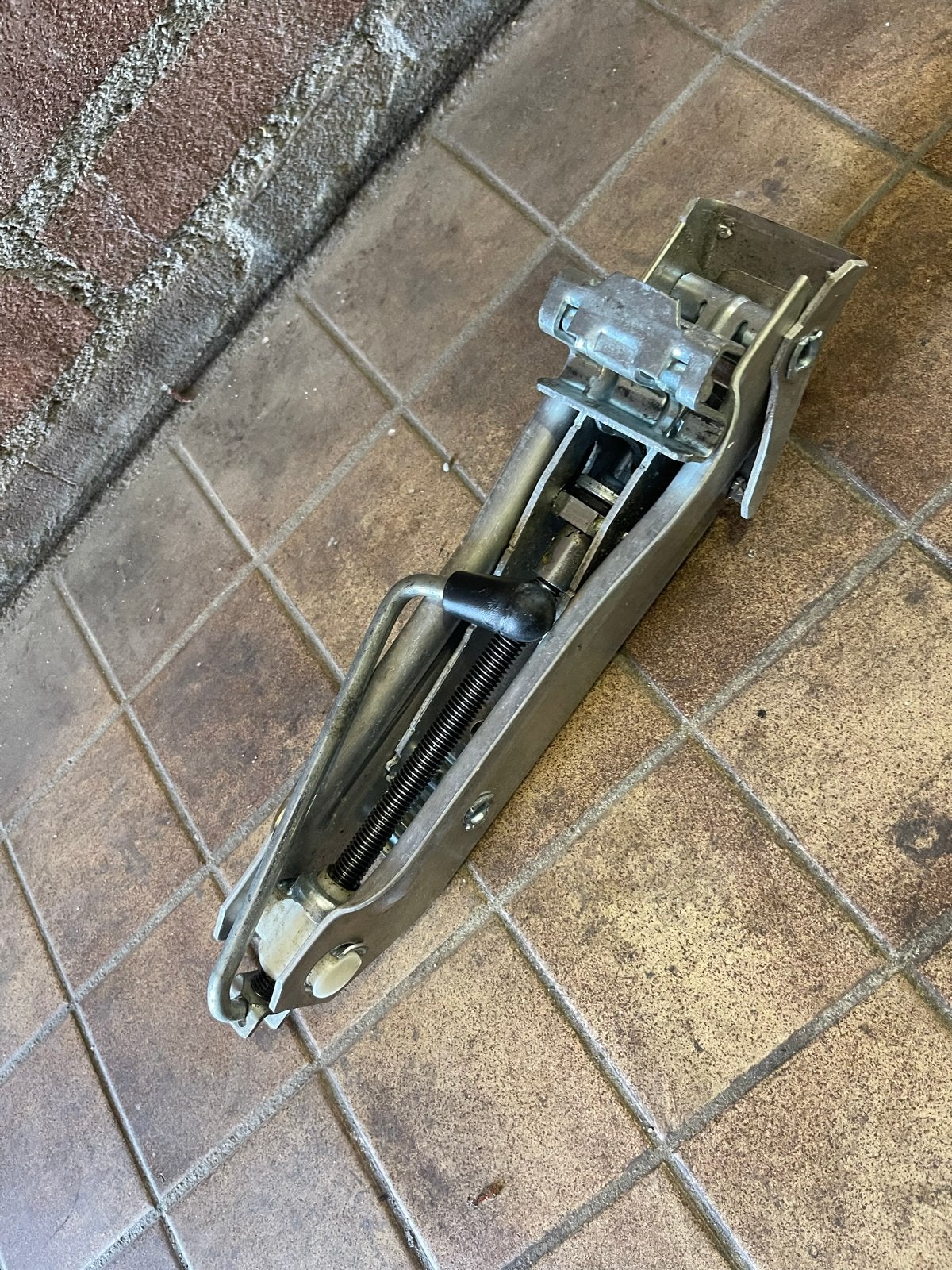 Originele Volkswagen krik voor VAG groep audi seat skoda, Auto diversen, Krikken, Ophalen, Gebruikt, Mechanisch, Schaarkrik