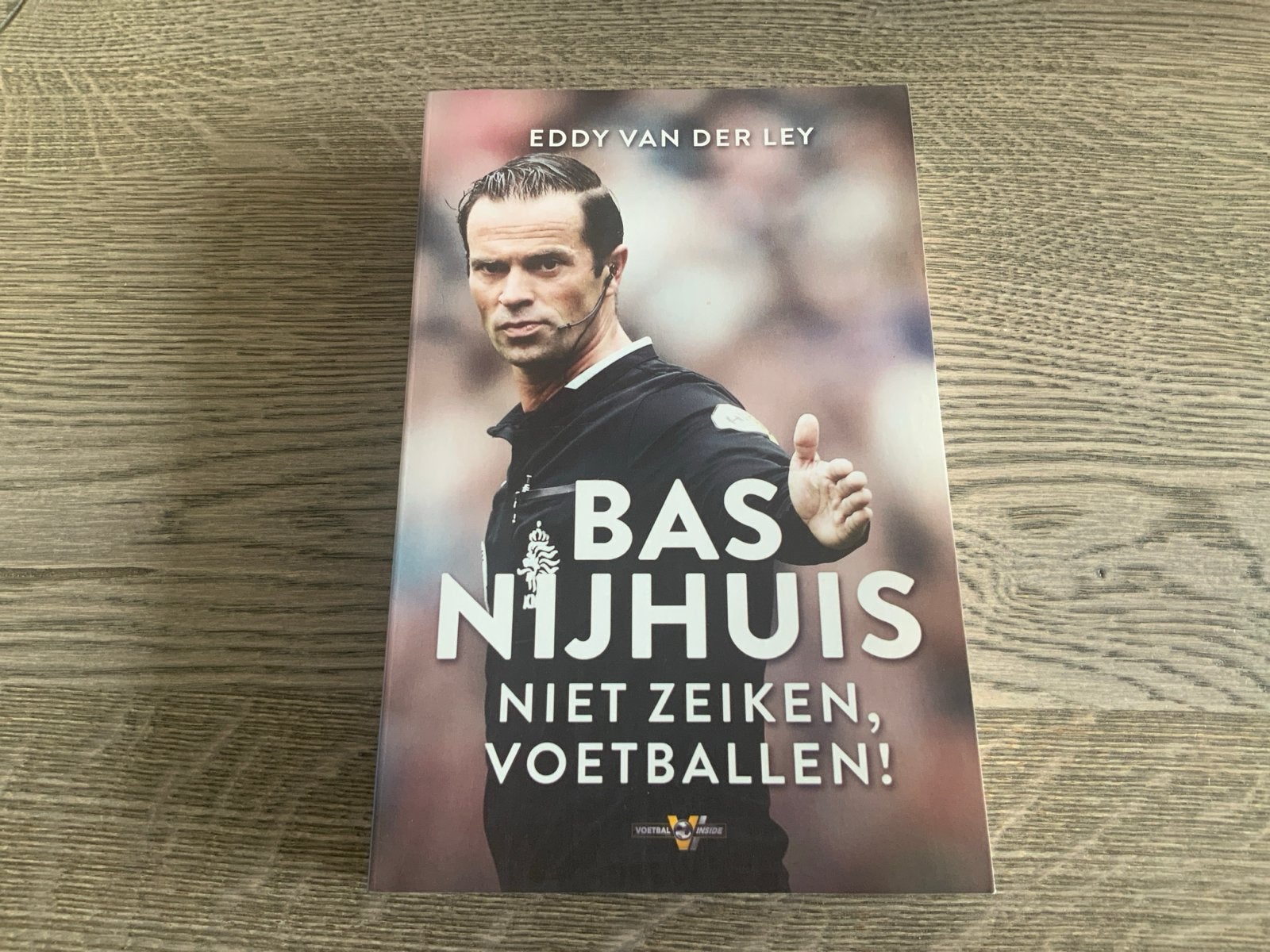 Bas Nijhuis - Niet zeiken, voetballen! Boek, Ophalen of Verzenden, Zo goed als nieuw, Balsport
