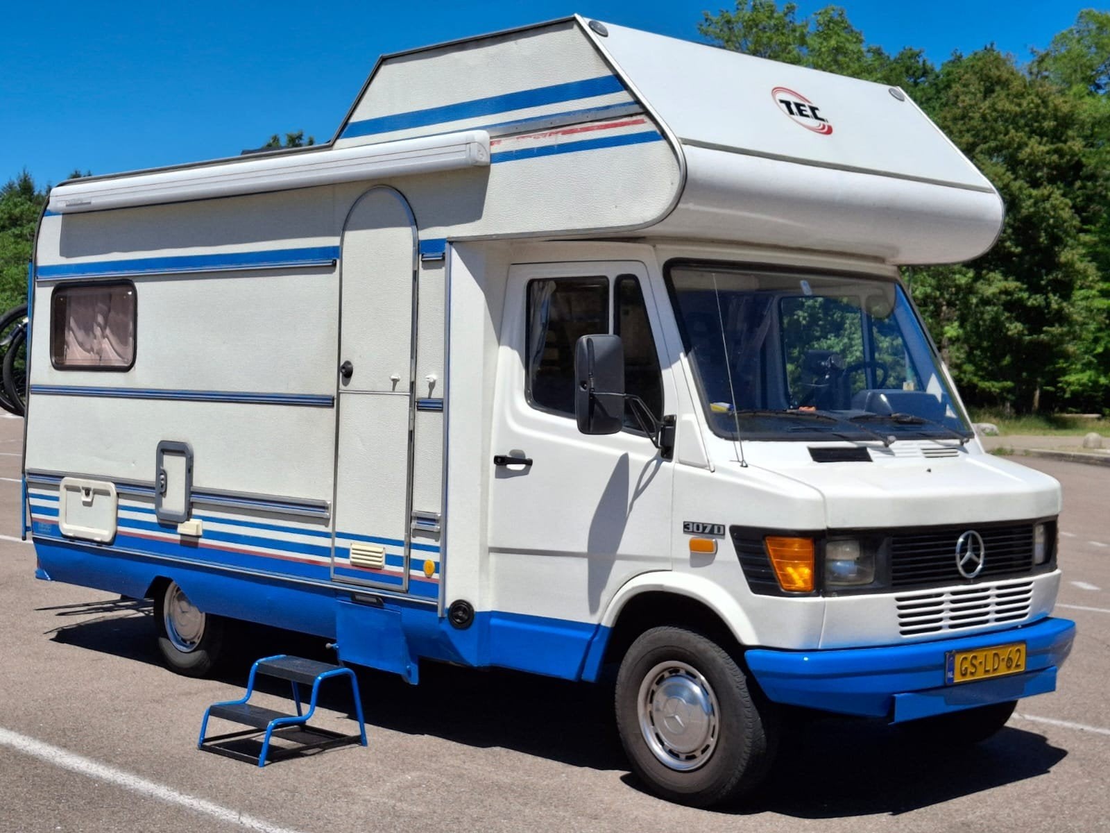 Mercedes 307D camper (1983) met TEC alkoof opbouw, Caravans en Kamperen, Chemisch toilet, Standaard zit, Ringverwarming, Raamblindering