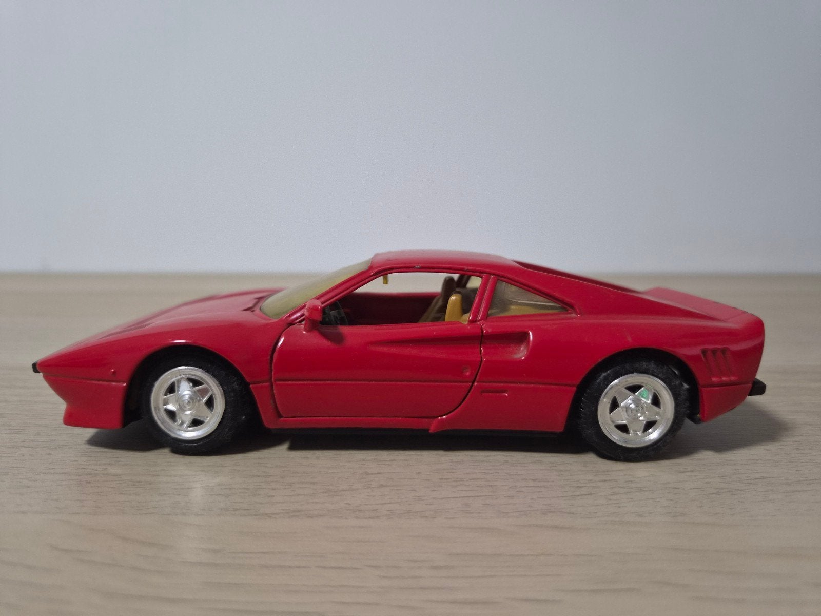 Ferrari 288 GTO 1:24, Hobby en Vrije tijd, Ophalen of Verzenden, Gebruikt, Auto, Bburago