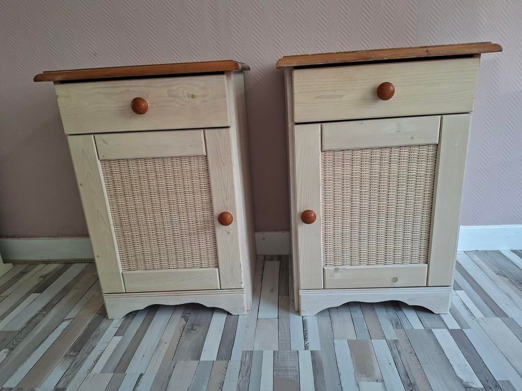 Twee grenen whitewash nachtkastjes, Huis en Inrichting, Slaapkamer | Nachtkastjes, Ophalen, Gebruikt, Minder dan 45 cm