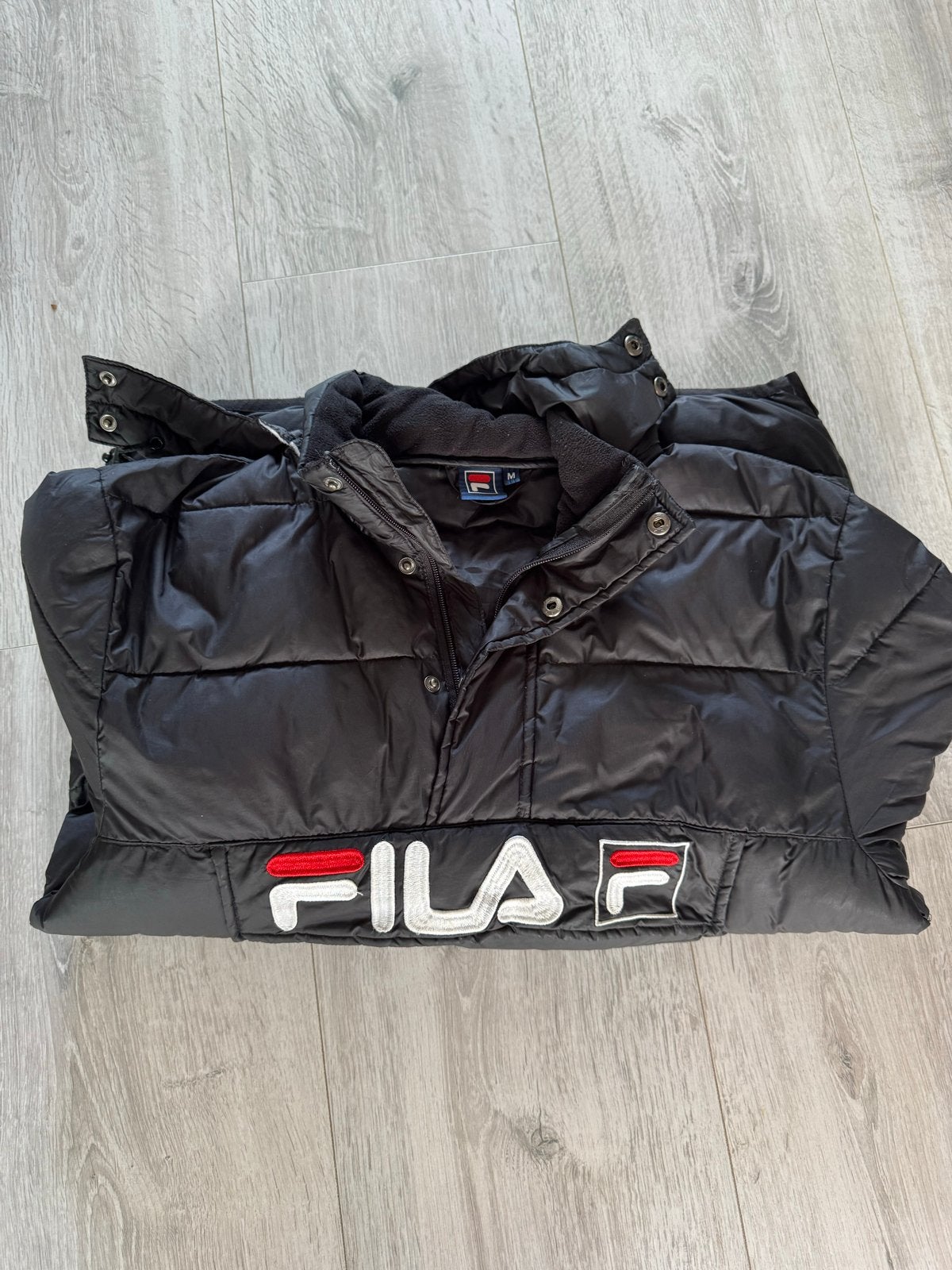 Fila Puffer Jas Zwart Maat M, Ophalen of Verzenden, Zo goed als nieuw, Maat 48/50 (M), Zwart