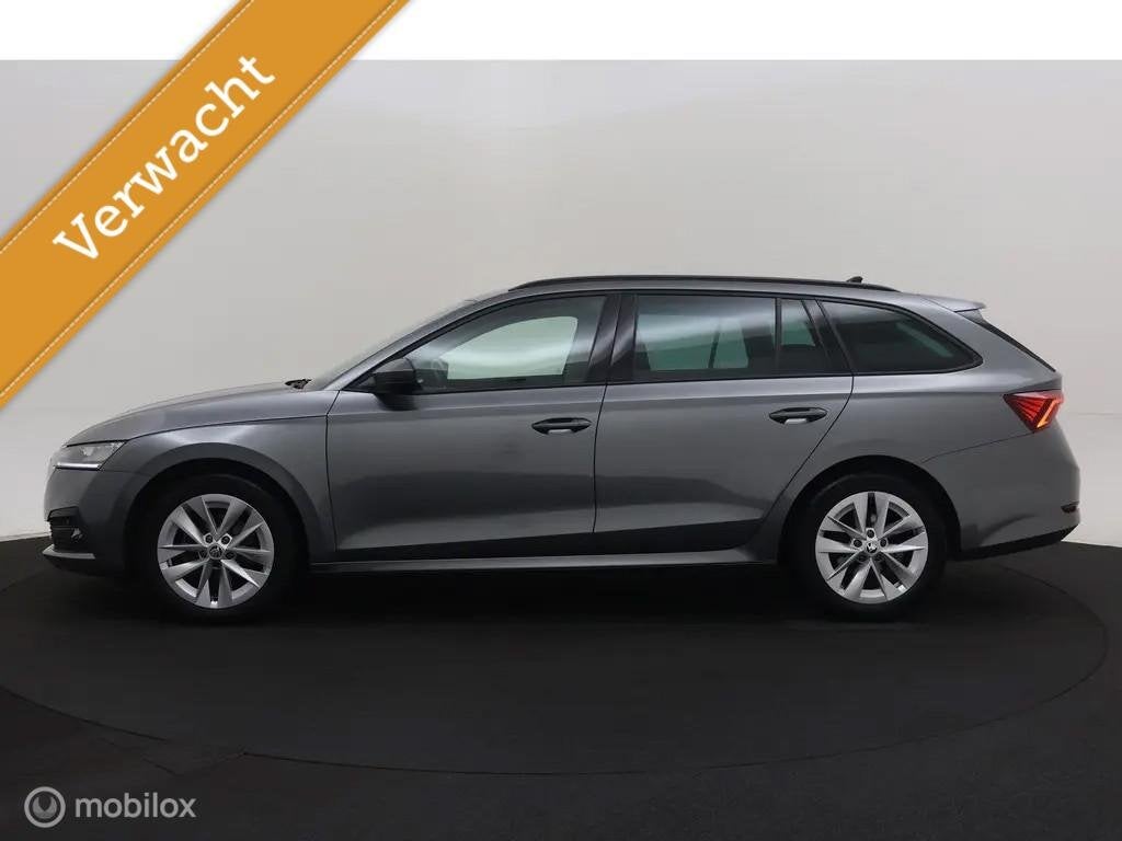 Skoda Octavia 1.5 e-TSI Automaat Virtual Camera CarPlay Stoe, Auto's, Dealer onderhouden, Stof, 4 cilinders, 150 pk