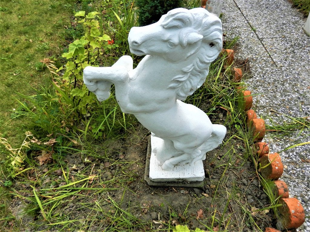 groot betonnen paard, Tuin en Terras, Tuinbeelden, Ophalen, Gebruikt, Beton, Dierenbeeld