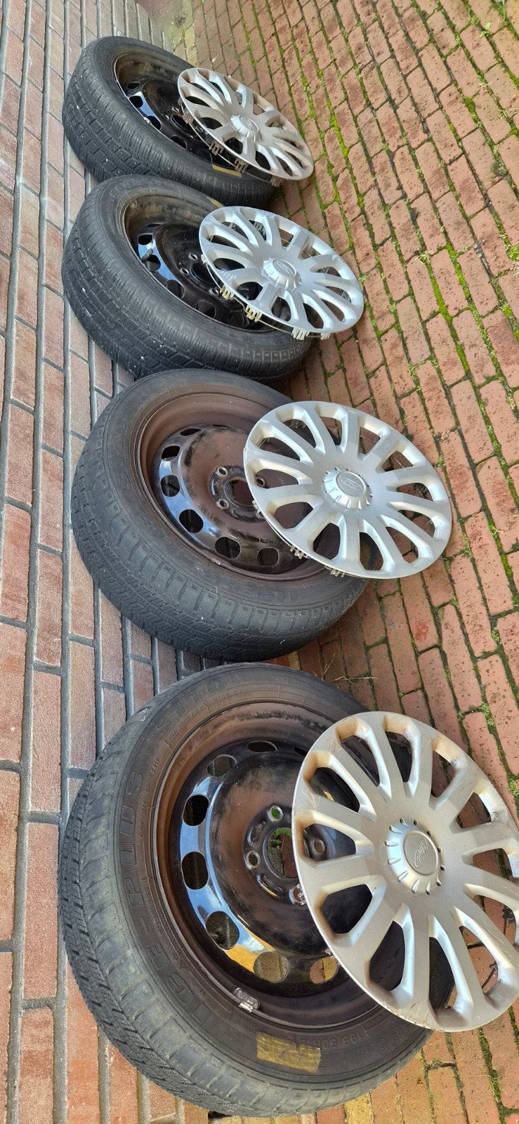 Ford 195/50R15 winterbanden op stalen velg met wieldoppen, Ophalen, Gebruikt