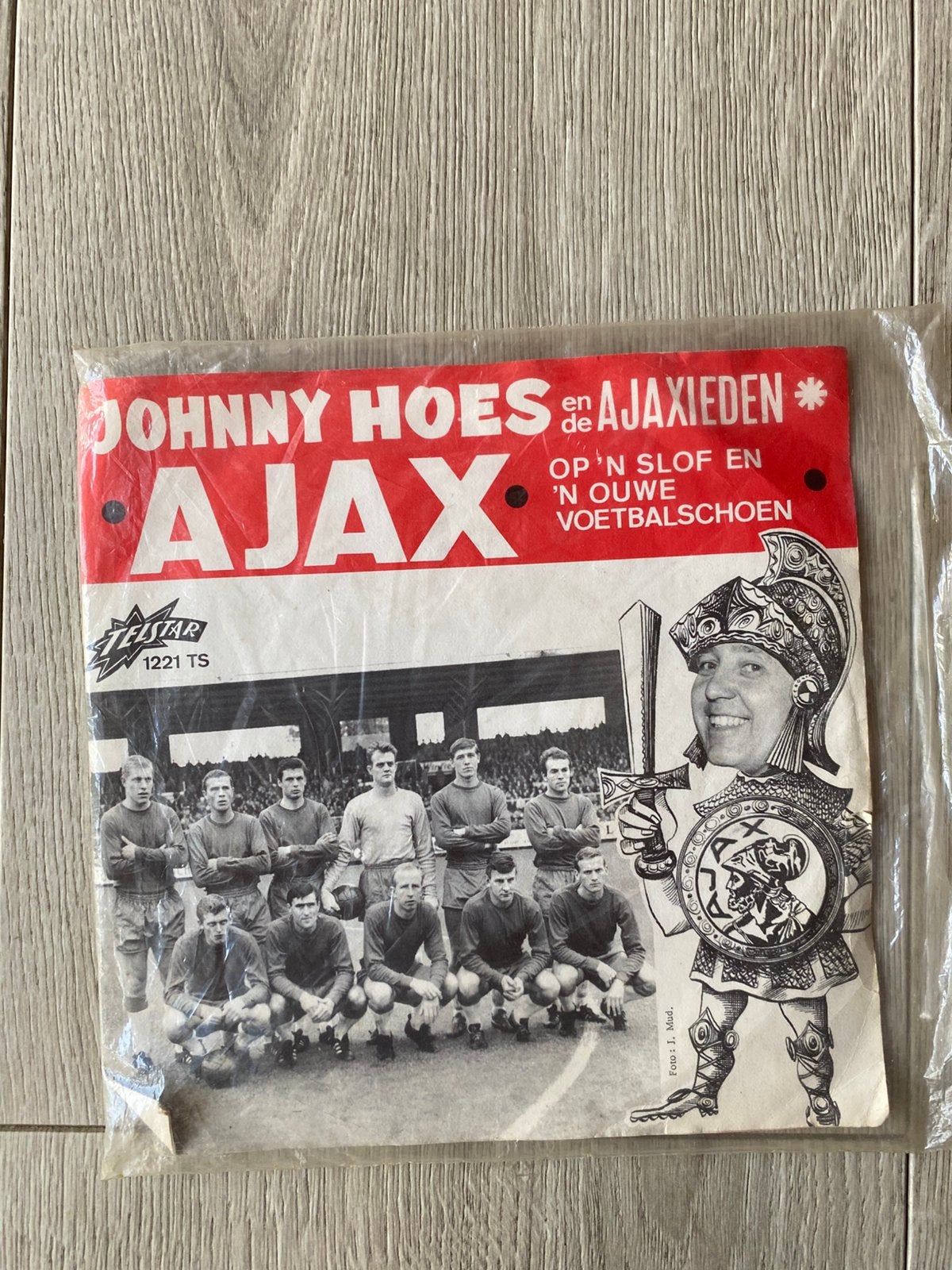 Johnny Hoes zingt een lied over Ajax. Uit de 70er jaren., Cd's en Dvd's, Vinyl | Nederlandstalig, Ophalen of Verzenden, Gebruikt