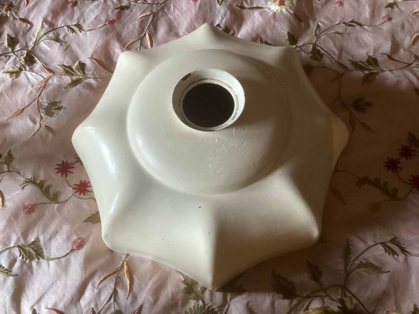 Oude ijzeren lampenkap - Vintage stijl     2stuks, Huis en Inrichting, Lampen | Lampenkappen, Gebruikt, Ophalen of Verzenden, Crème