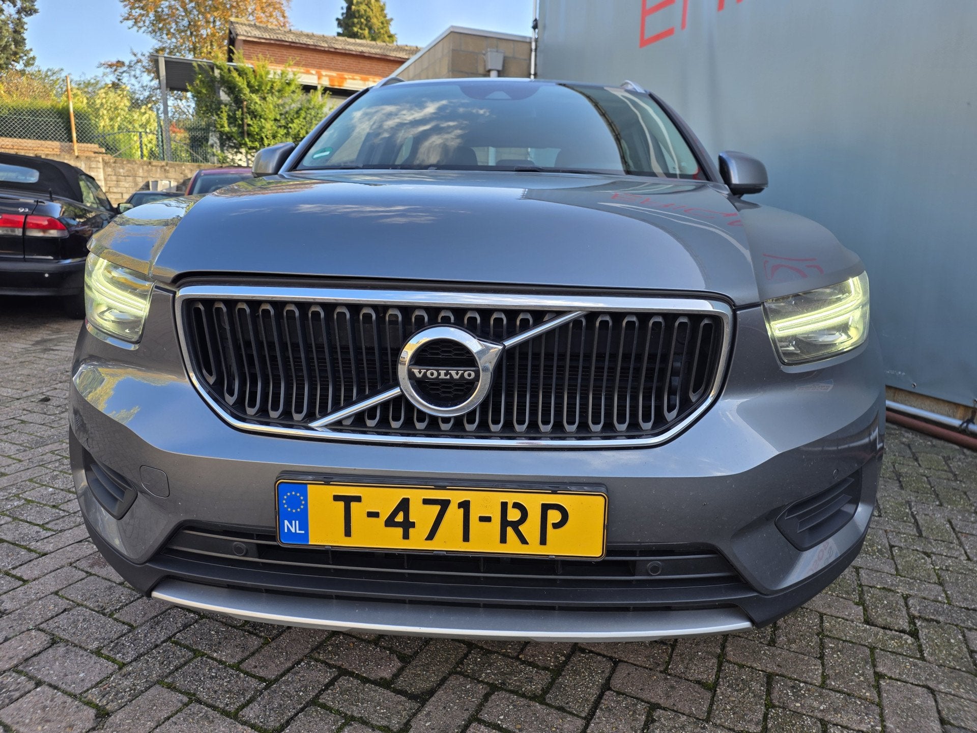 Volvo XC40 1.5 T3 Momentum NAVI TEL CAMERA HARMAN KARDON, Voorwielaandrijving, Gebruikt, 156 pk, Leder en Stof