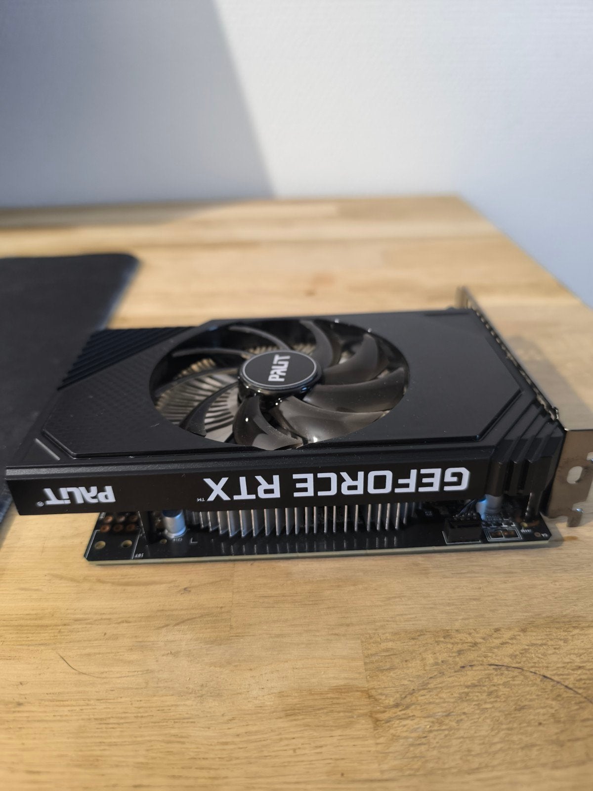 Nvidia GeForce RTX 3050 6GB GDDR6 - Zo goed als nieuw, Computers en Software, Ophalen, GDDR6, PCI-Express 4, HDMI