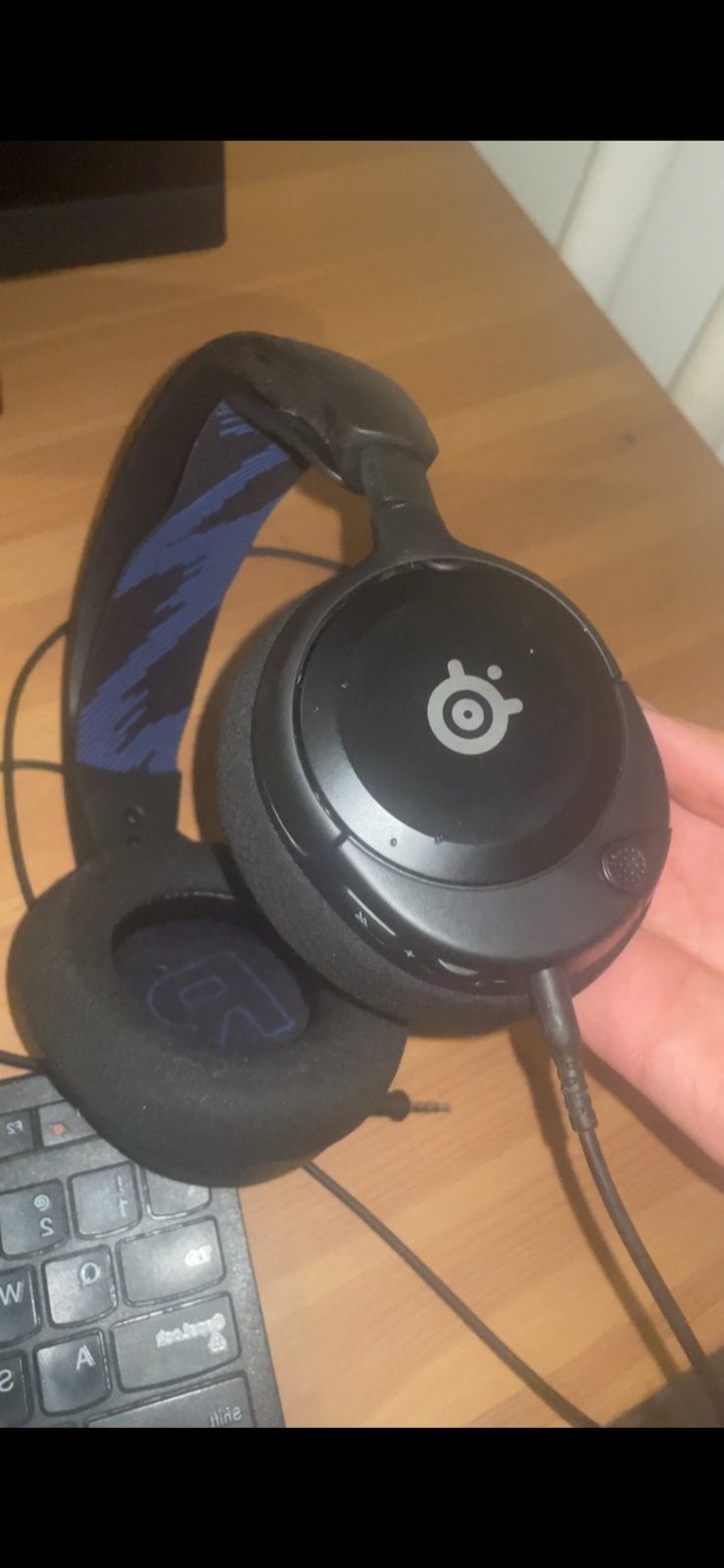 Foto 4 van AOC Monitor ,Steelseries Arctis 1, ect kijk beschrijving