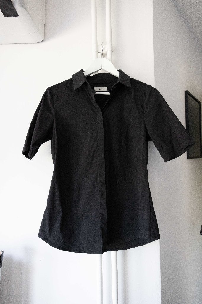 Zwarte blouse getailleerd met korte mouwen Promiss maat S, Promiss, Zwart, Ophalen of Verzenden, Zo goed als nieuw
