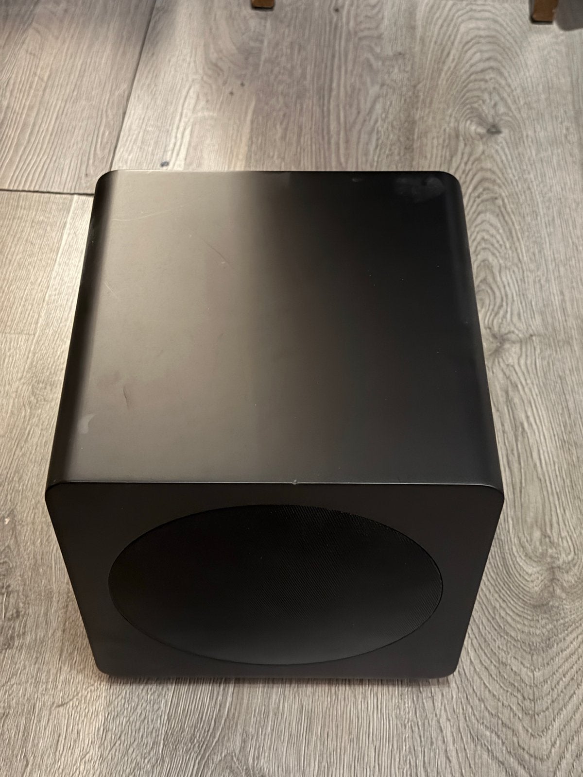 Kanto Sub8 subwoofer - Compacte en krachtige bas, Audio, Tv en Foto, Subwoofer, Zo goed als nieuw, Basreflex, Ophalen