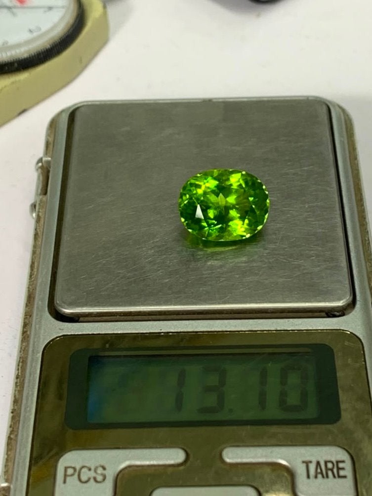 Hoogwaardige Peridot uit Pakistan - 13.10 Karaat, Ophalen of Verzenden, Nieuw