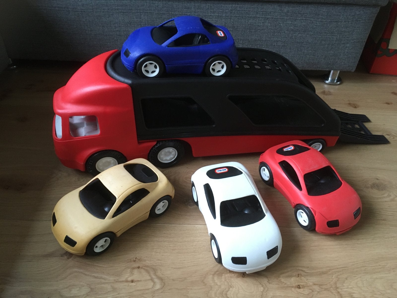 Little Tikes Autotransporter met 4(!) auto's, Kinderen en Baby's, Speelgoed | Speelgoedvoertuigen, Ophalen of Verzenden, Gebruikt