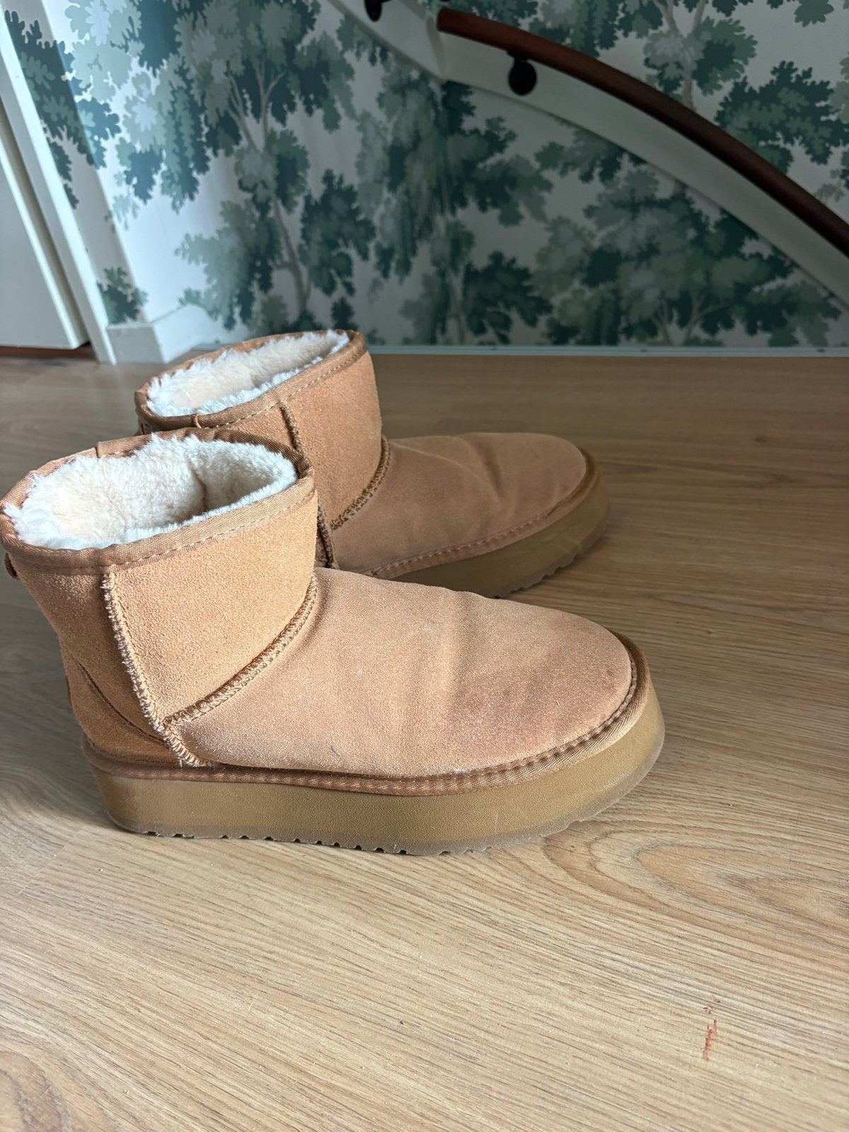 Uggs Classic Mini Platform Laarzen Maat 41 Bruin, Kleding | Dames, Ophalen of Verzenden, Gedragen, Bruin, Lage of Enkellaarzen