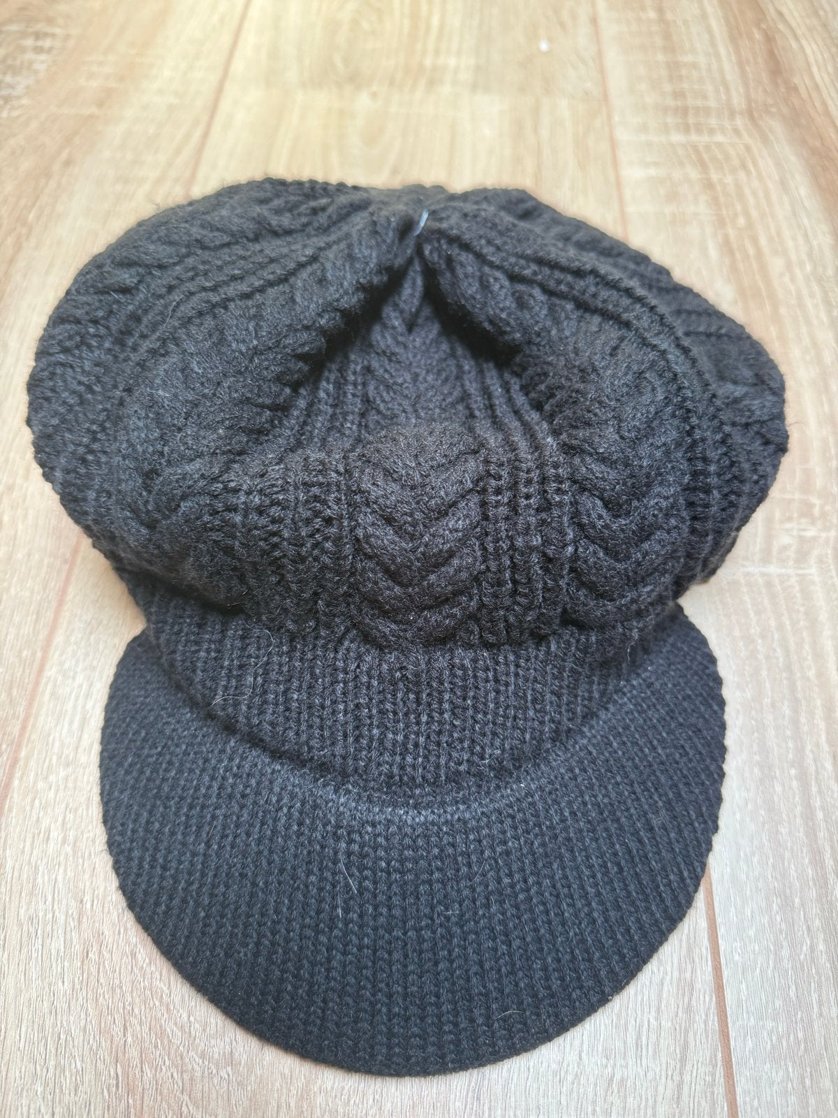 Zwart gebreid petje met zachte binnenvoering, Kleding | Dames, Hoeden en Petten, Ophalen of Verzenden, Zo goed als nieuw, One size fits all